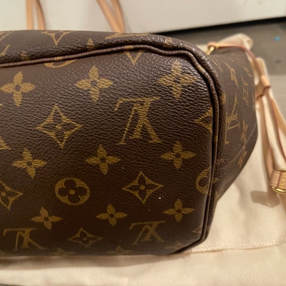 $1500 in Edmonton Louis Vuitton neverfull - Picture 4 of 11
